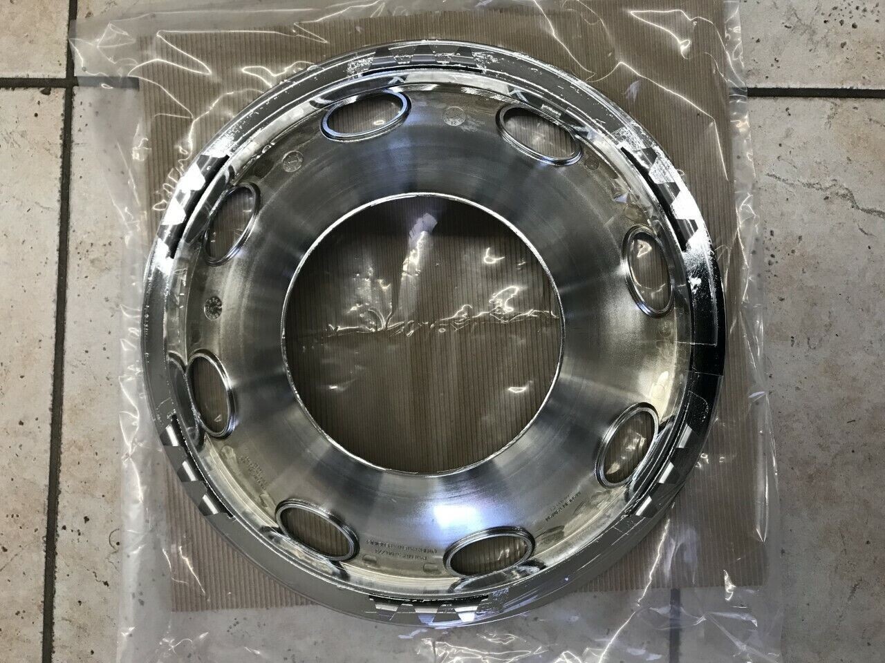 *(1) 15" QT545CLO OUTER COVER ONLY CHROME TRAILER WHEEL HUB CAP RIM