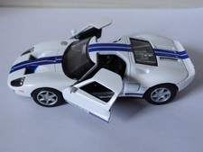 Kinsmart Ford GT (GT40) 2006 diecast 1:36 - White Blue stripes pull back