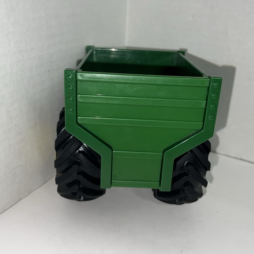Tomy 1/16 Scale John Deere Plastic Trailer - Green - Picture 3 of 8