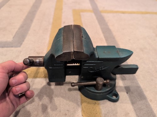 Vintage Chief L4, 4” Bench Vise With Pipe Jaws & Anvil - USA