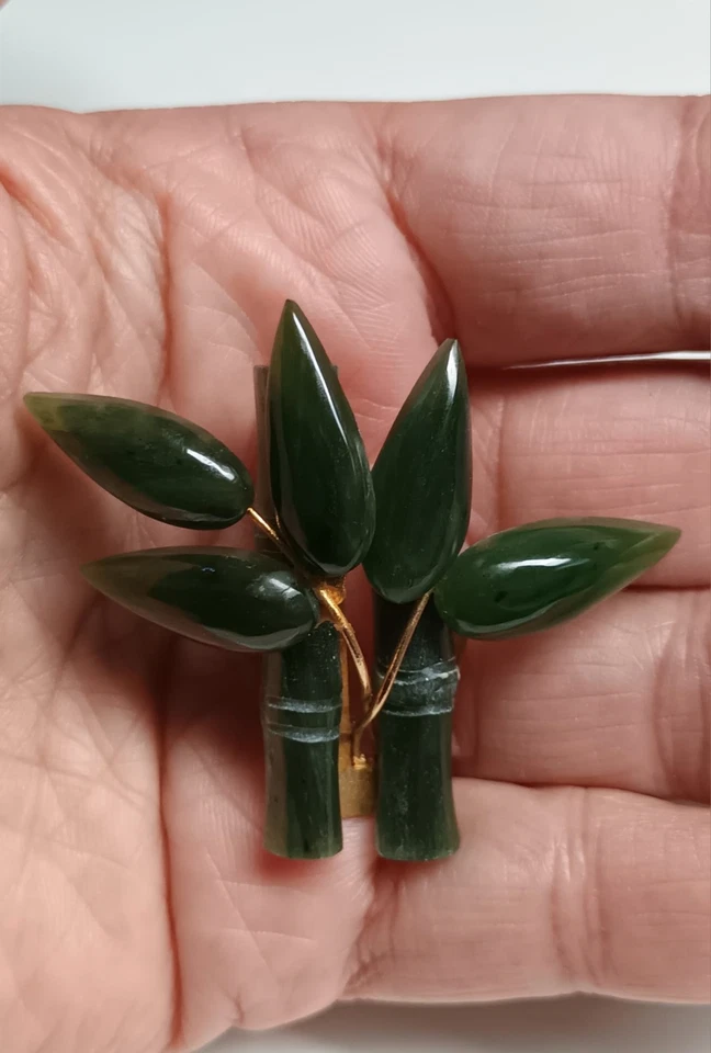 Pretty Natural Angel Skin Coral Roses/ Natural Green Jade Leaves Brooch, GPlated - Image 2 of 4