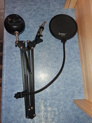Blue snowball ice microphone With Mount And Pop Filter-Works Perfect-Nice&Clean!