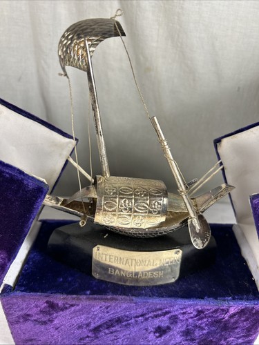 1974 INTERNATIONAL NEEDS BANGLADESH SILVER NATIVE SAILBOAT in Presentation Box - Picture 2 of 11