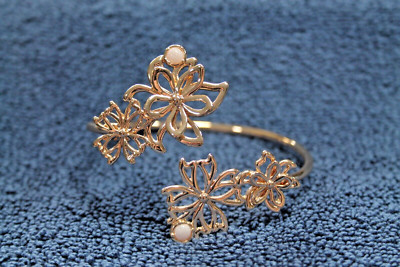 NRO Vintage? Gold Tone Adjustable Bracelet Cuff with Flower Outlines Floral