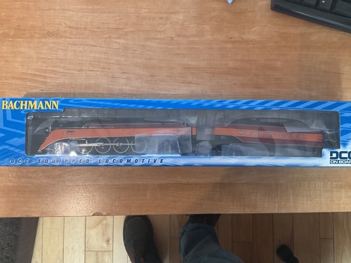 Bachmann Southern Pacific "Daylight" steam locomotive