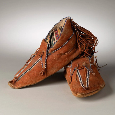 IMPORTANT APACHE MOCCASINS