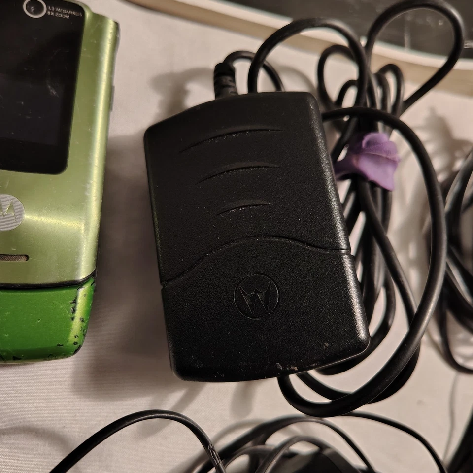 LOTE VINTAGE DE 7 Teléfonos con Funda Cables Manuales Motorola Samsung LG Foto 3 de 4