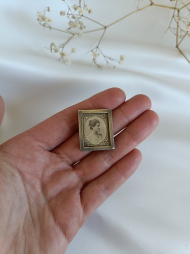 Antique 1899 Miniature Sterling Silver Photo Frame & Sticky Back Portrait Stamp - Picture 9 of 14