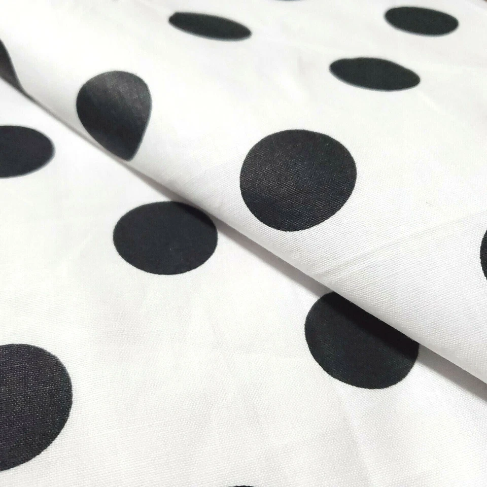 LUNARES NEGROS SOBRE TELA DE POLIALGODÓN BLANCO PUNTO DE UNA PULGADA 58" POR YARDA Foto 3 de 4