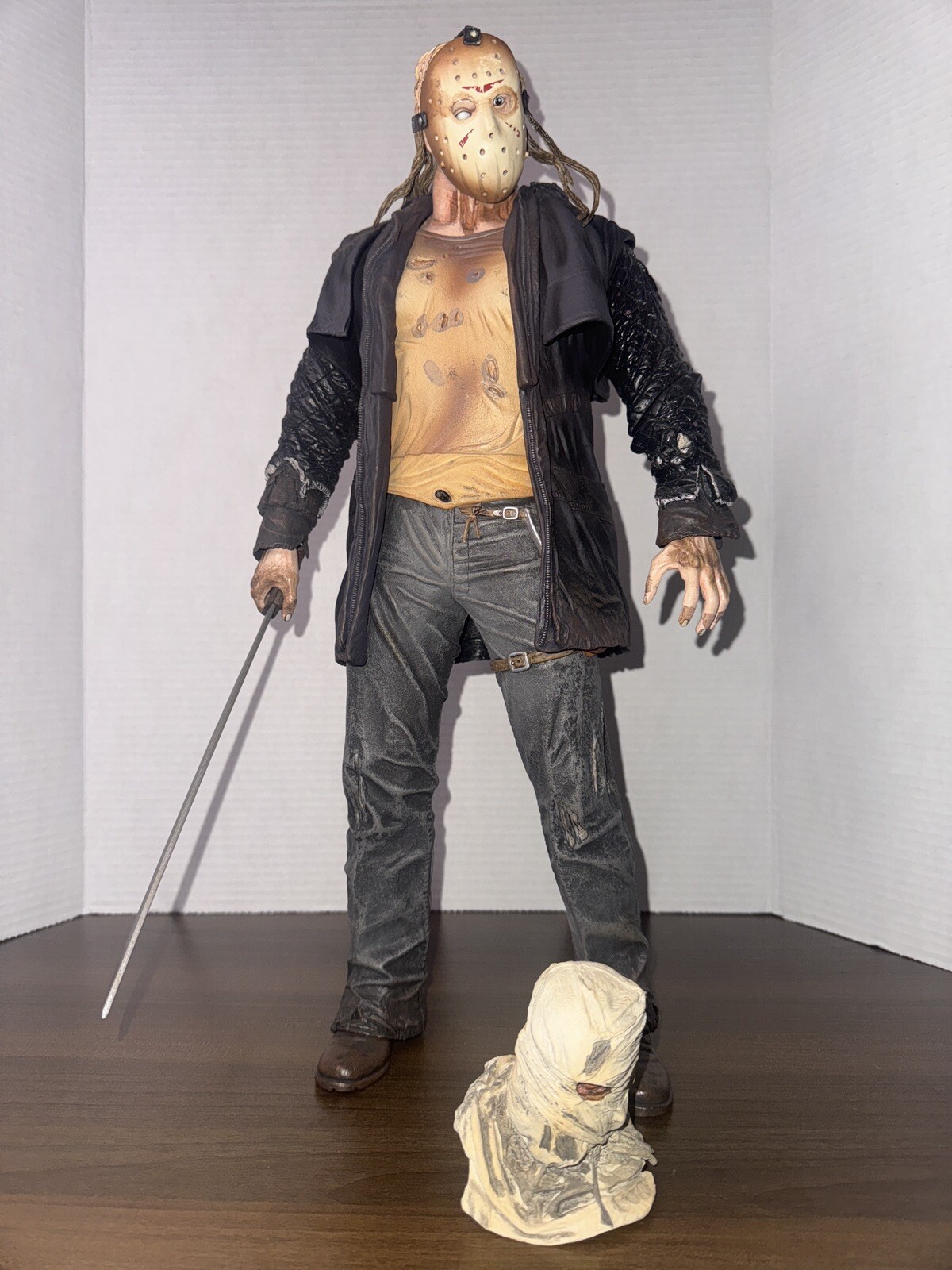 NECA - Friday the 13th Jason Voorhees 18