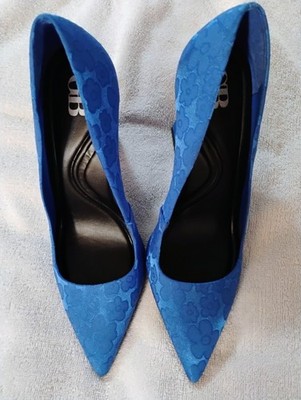 blue brocade klow heel GB Women's Royal Pointed Toe Heels New gold piping for a sculptural Madden Girl Brocade Block Heel