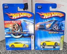 8-26 Lot of 2 HOT WHEELS 2005 Versions #11 Aston Martin V8 Vantage FTE