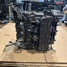 Suzuki 2 Stroke 3 Cylinder 25 30 HP Cylinder Crankcase Powerhead 11301-95D40-0ED