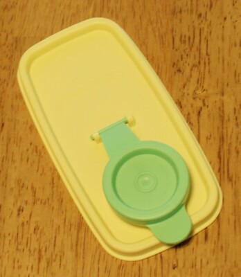 Tupperware ~ LEMON YELLOW/APPLE GREEN FLIP & POUR LID SEAL #599 for Small Cereal