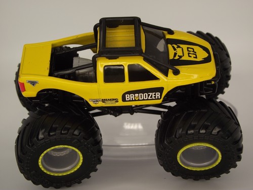 Hot Wheels Monster Jam Trucks 1:64 YOUR CHOICE Brodozer Crustation One Bad Ghoul - Picture 69 of 145