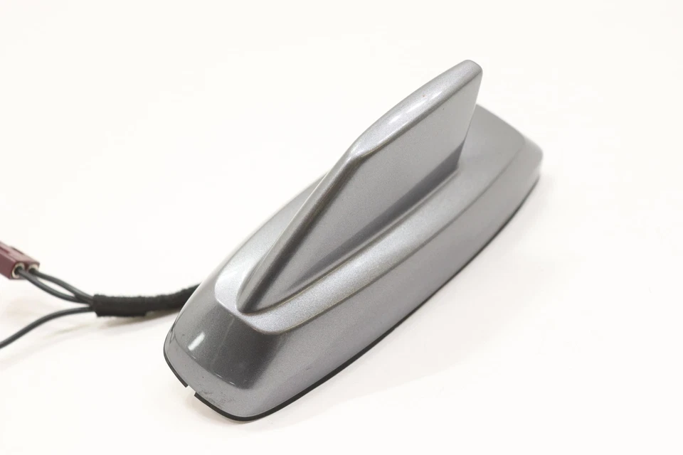 Chevrolet Suburban 2018-2020 antena aleta de tiburón montada en techo OEM gris_G9K Foto 2 de 4