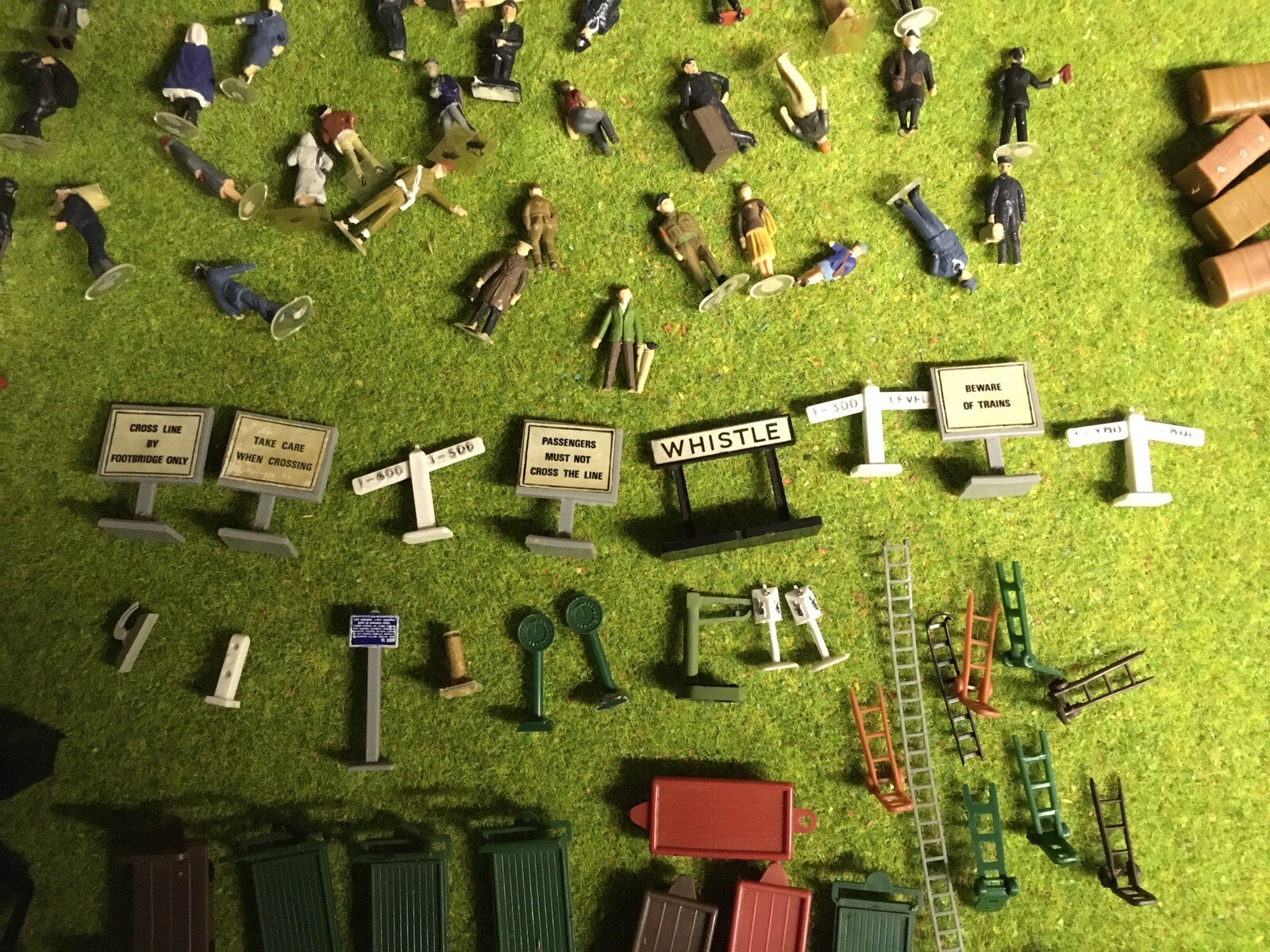 Job Lot of Vintage model train OO gauge accessories eBay