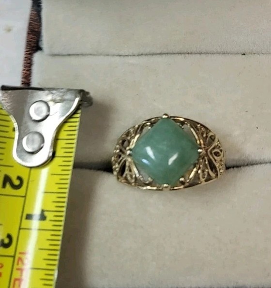 10k Solid Yellow Gold With Green Stone Ring Pre-owned 3.60 Gr Size 7.75