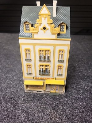 Faller HO 130702 Row House  Beethovenstrasse Bakery Shop And Real Estate Buit