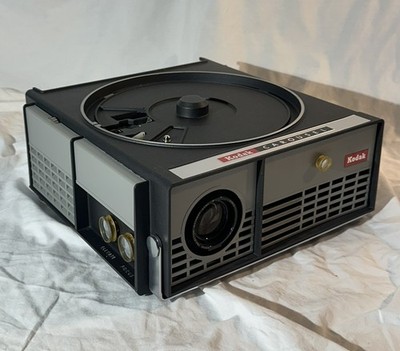 Kodak Carousel Slide Projector Model 550 [TESTED & WORKING] NO BULB INCL.