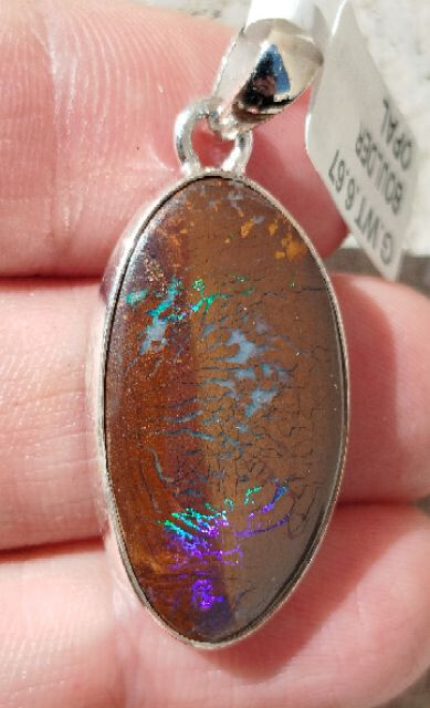 Pendentif Opale Boulder en argent, le cadeau d'anniversaire mémorable pour femme raffinée