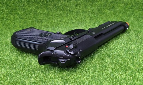 Umarex Beretta M92 A1 Full-Auto CO2 Blowback 6mm Airsoft Pistol 330FPS - 2274303 - Picture 4 of 10