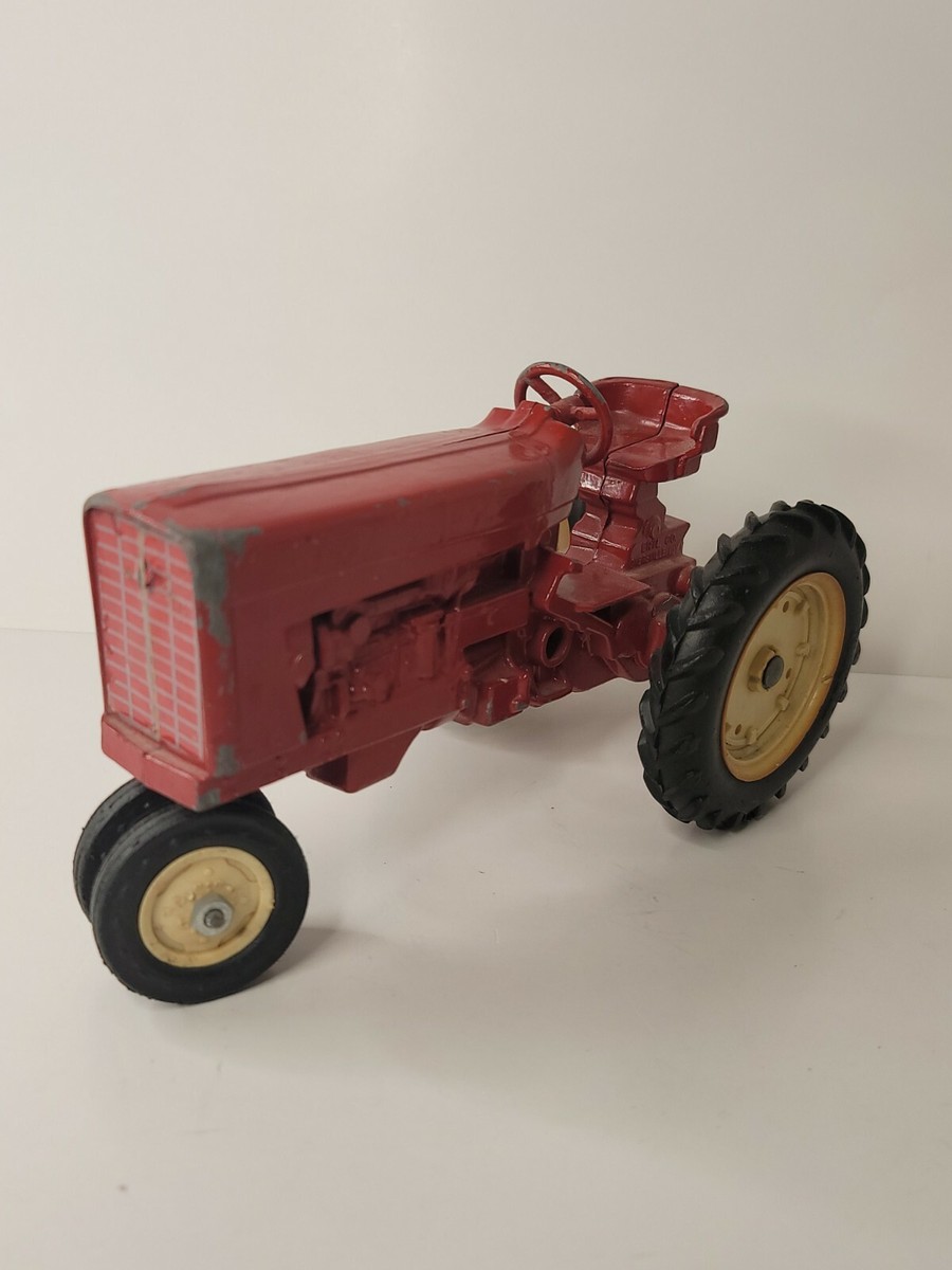 ERTL International Harvester Red Tractor Vintage Farm Toy METAL W