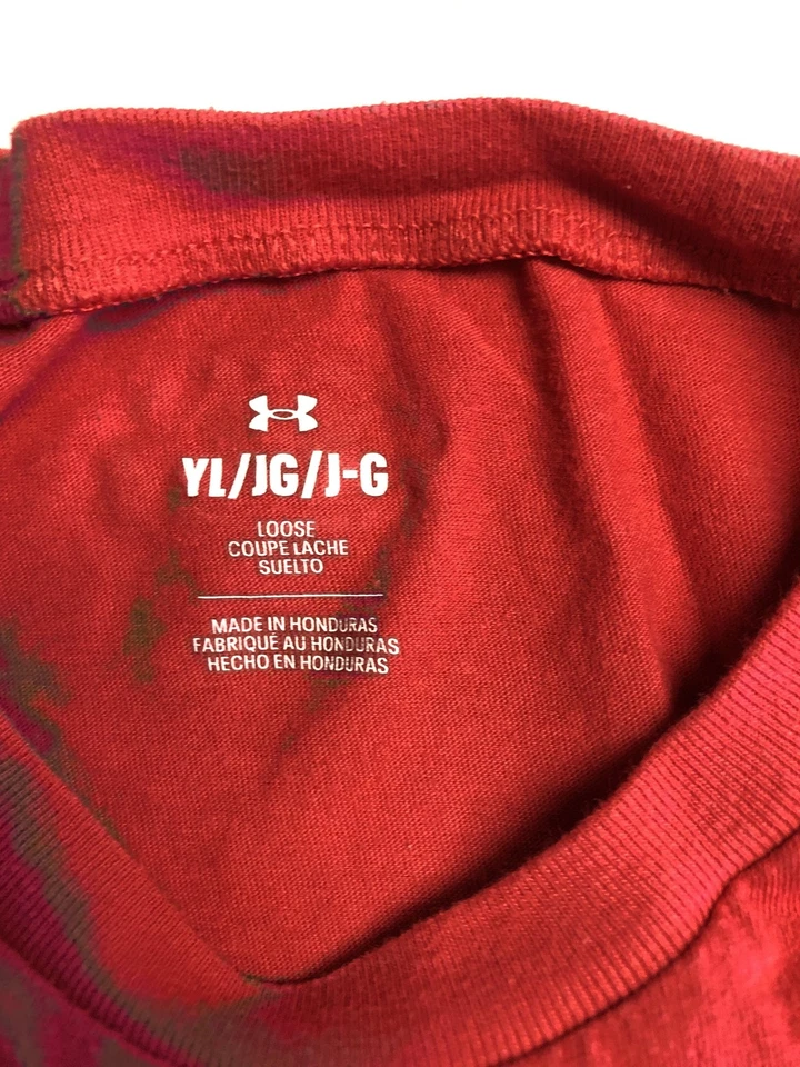 Camisa Under Armour Juvenil Grande Roja Calce Suelto Manga Corta Logo Gráfico Cuello Redondo Foto 2 de 4