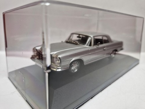 Minichamps 400 038120 Mercedes 280SE 3.5 Coupe W111 1/43 MIB in replacement cabi - Picture 3 of 10