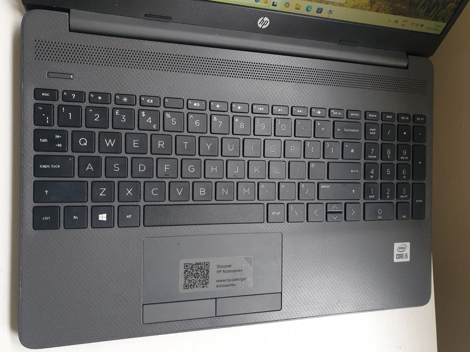 HP 250 G8 15.6 in Laptop i5-1035G7 2.40 GHz 4GB 256 GB NVMe SSD Windows 11 Pro - Image 2 of 4