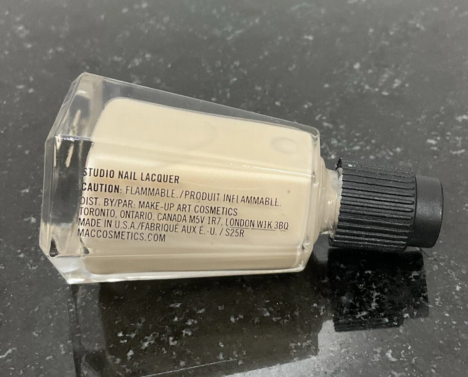 Esmalte de uñas Mac Charlotte Olympia Studio Good Old Days tamaño completo como en la foto Foto 3 de 4