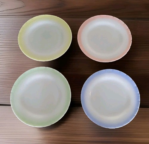 4-Macbeth Evans Cremax Pastel Dinner Plates Milk Glass Scalloped Rim PRETTY🍽 - Picture 2 of 9