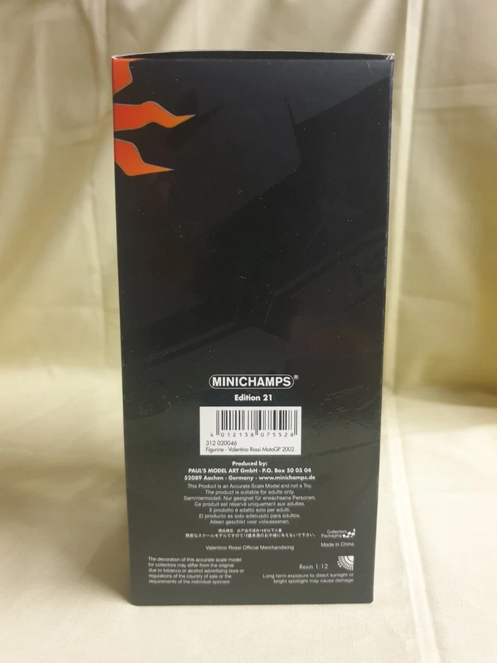 MINICHAMPS VALENTINO ROSSI 1/12 FIGURE 2002 sitting on tank - Image 2 of 4