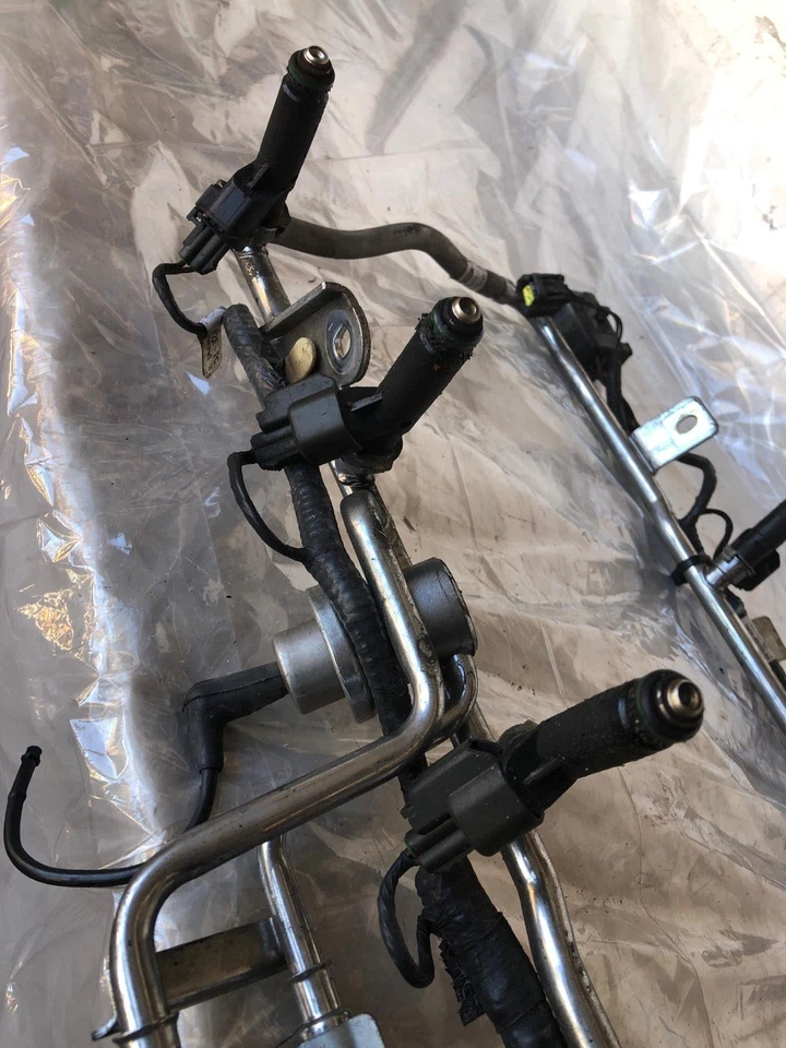 2003 FORD WINDSTAR LX Fuel Injection Rail w/ Injector Assembly Passenger Van OEM - Image 4 of 4