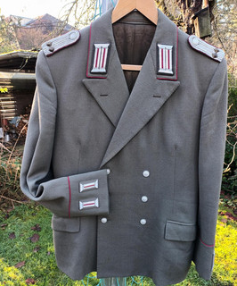 Frühe Uniform Jacke Ministerium für Staatssicherheit Leutnant MfS gest. Effekten