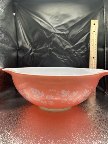 PYREX Gooseberry 444 Pink Glass Cinderella Bowl