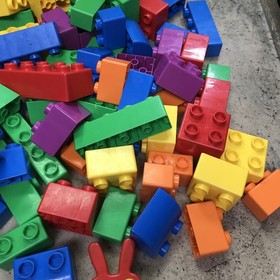 Lego Duplo Quatro 5357 Bucket - Large Chunky Bricks Compete W/Container Tub