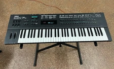 Yamaha DX7S Digital Synthesizer Keyboard