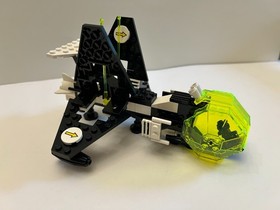 Retired LEGO Space 6887: Allied Avenger, 100% complete with manual!