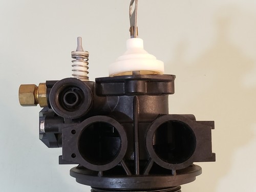 FLECK 5600 Injector Drain Assembly ,& piston Assembly unused - Picture 2 of 11