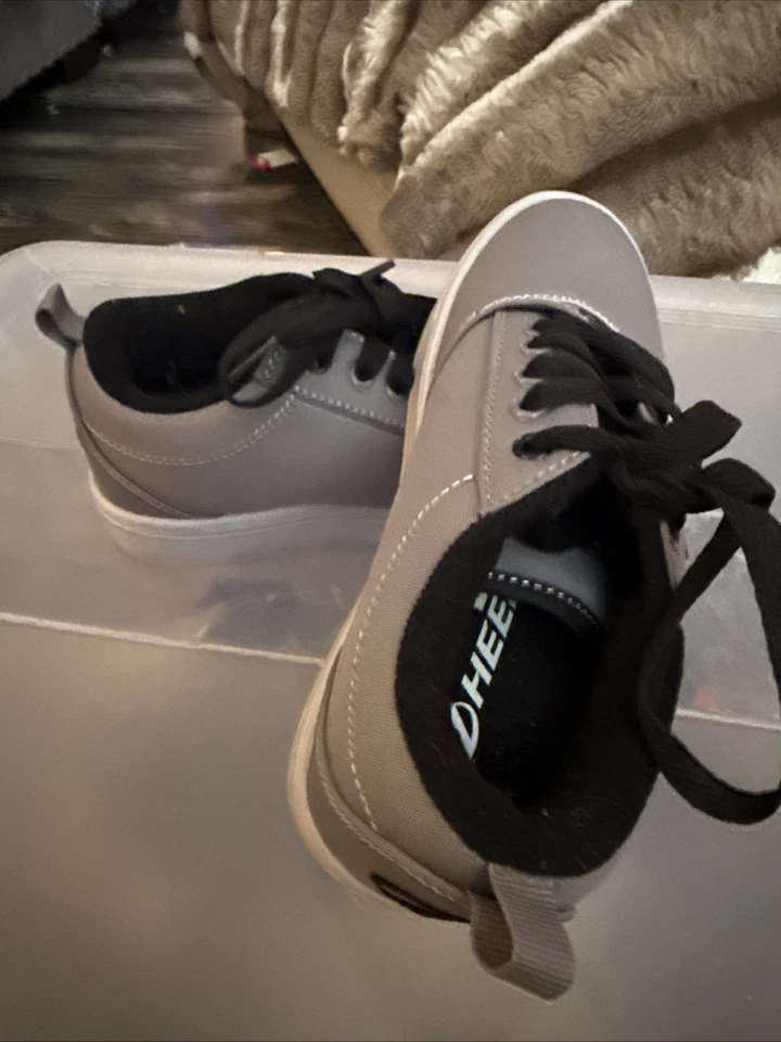 Never Worn Heelys PRO20 HE100761 Gris/Negro Lona Skate Zapatos con Ruedas Juveniles talla 2 Foto 3 de 4