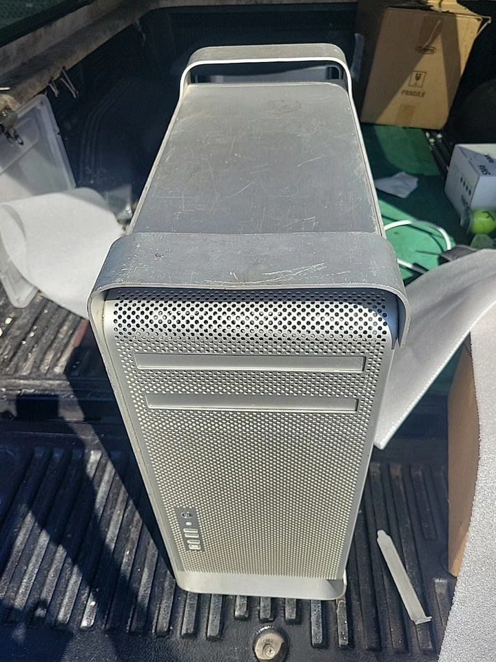 Apple Mac Pro MA970LL/A Desktop  2.8 ghz powers on - Image 4 of 4