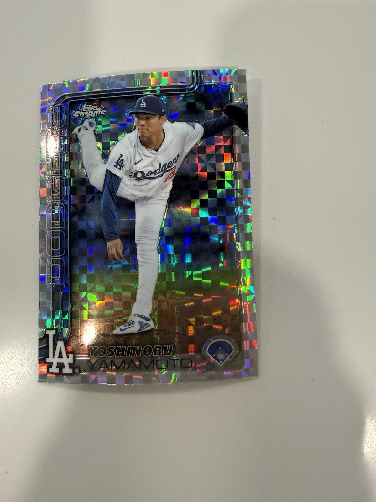 2025 Topps Chrome - Yoshinobu Yamamoto #179 Geometric Refractor