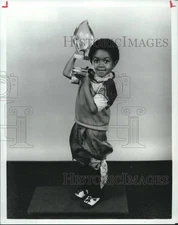 1986 Press Photo Emmanuel Lewis of "Webster" Holds People's Choice Award