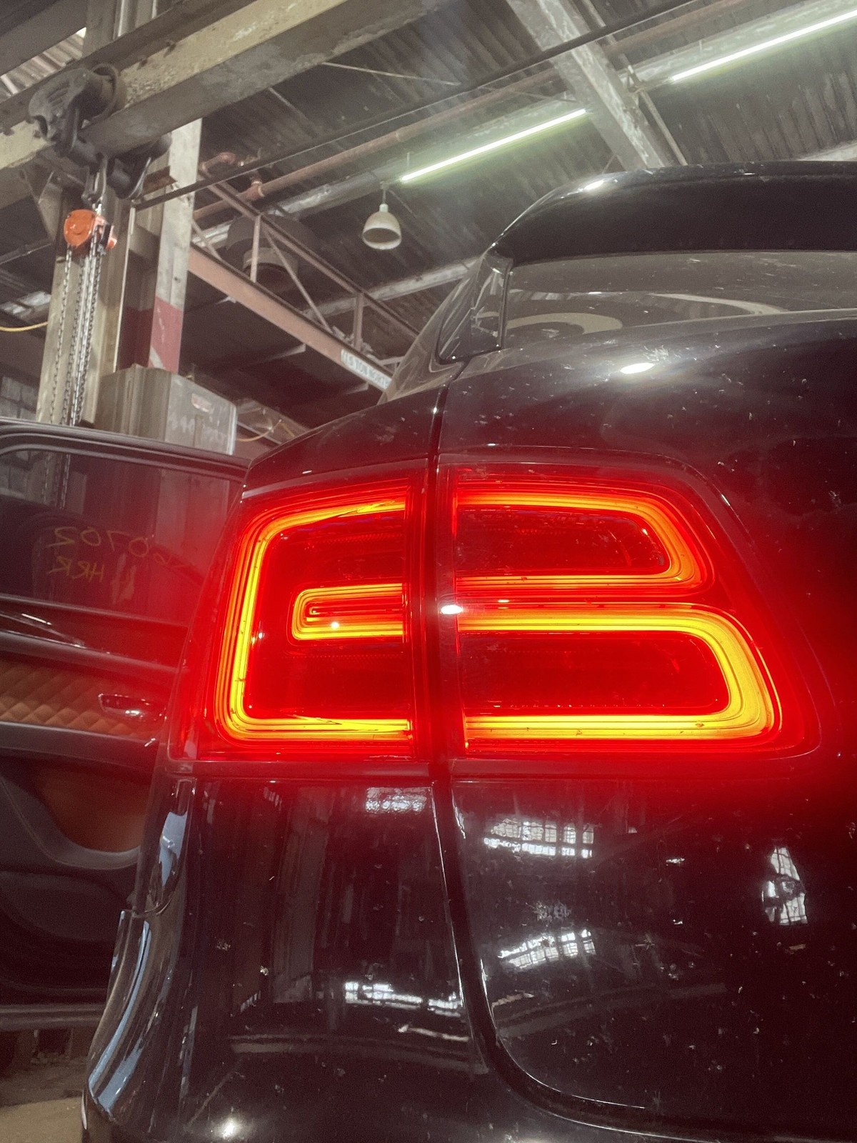 Bentley Bentayga 2016-2020 Rear Left Outer Tail light P/N 36A945095J