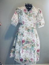 Mango Women’s Eyelet Floral Femenine Mini Dress. Size S. SKU 060