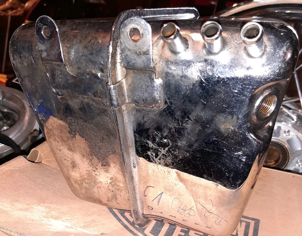 Tanque de aceite cromado Harley-Davidson Fxr Foto 2 de 4