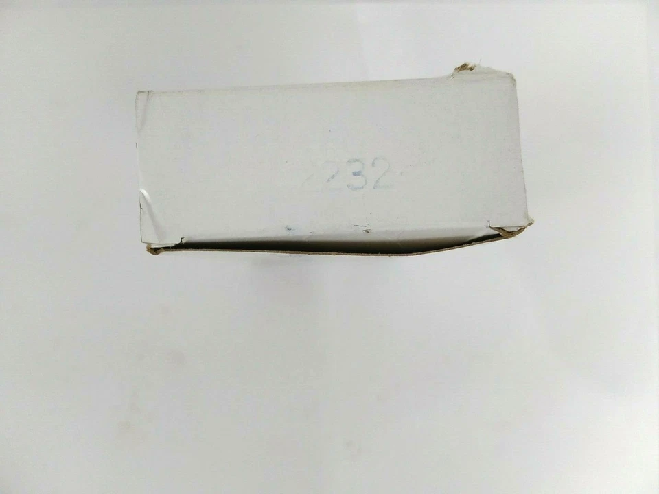 Pack of 10 Chicago Miniature Lamp Inc 2232 18W S8 28V Bulbs New NOS - Image 2 of 4