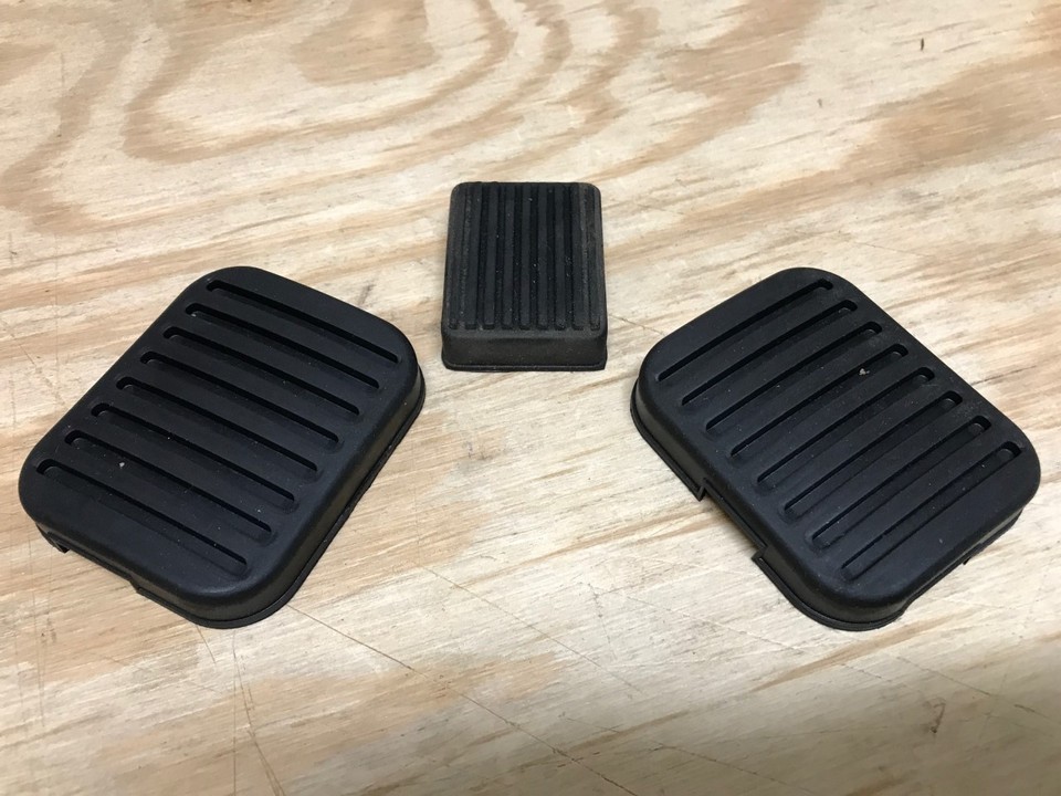 JEEP SJ CJ5 CJ7 CJ8 BRAKE, CLUTCH & EMERGENCY PEDAL PAD KIT 948758