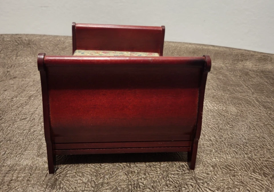 Vintage Wood Bedroom Suite Doll House 4 Pieces 1:16 Bed Dresser Fireplace mirror - Image 4 of 4